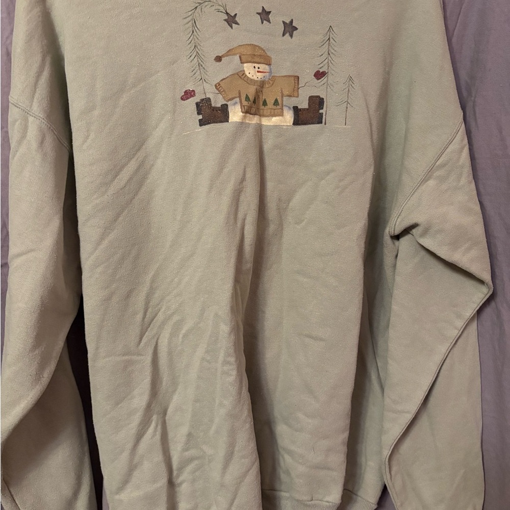 Women’s Green Sweatshirt with painted Design.